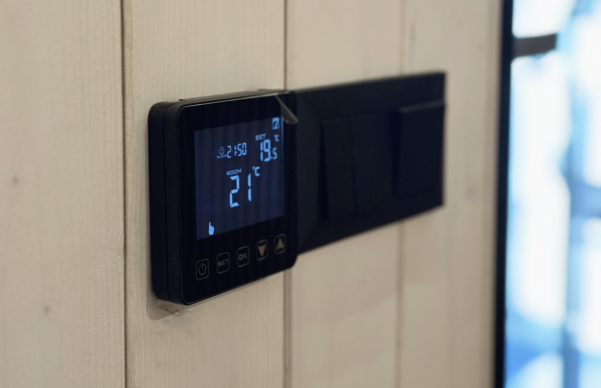 Elektrooniline termomeeter põrandasoojenduse juhtimiseks